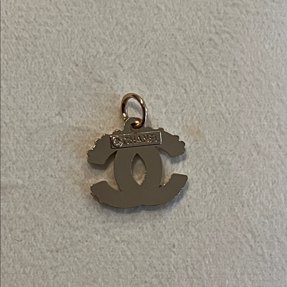 CHANEL Gold and crystal charm - Picture 3 of 3
